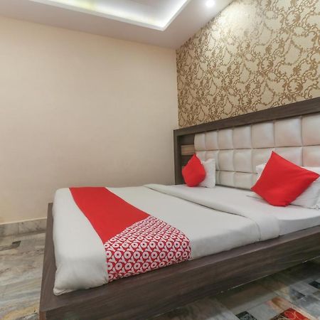 Oyo 60651 Hotel Arya Varanasi Exterior photo