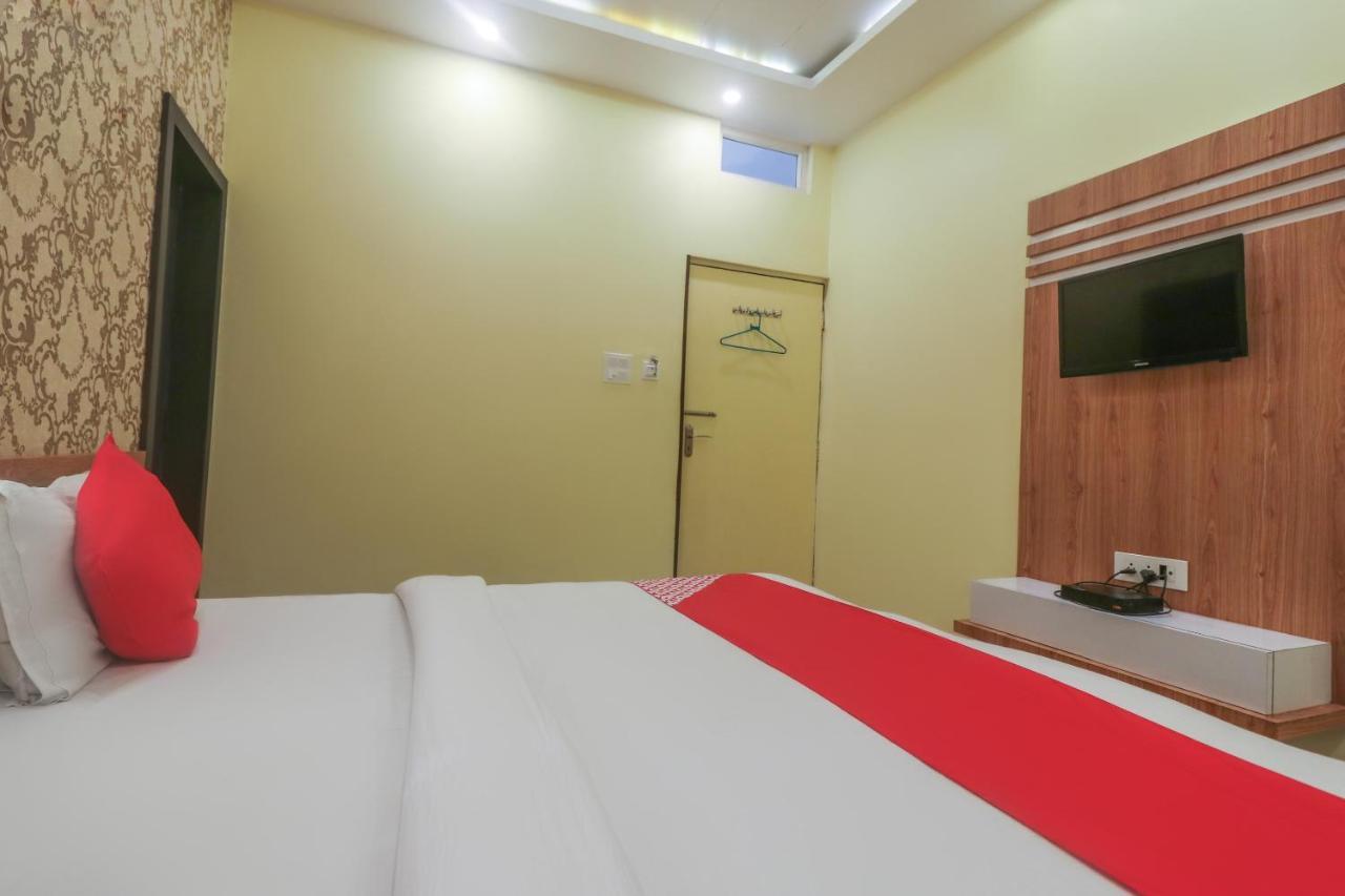 Oyo 60651 Hotel Arya Varanasi Exterior photo