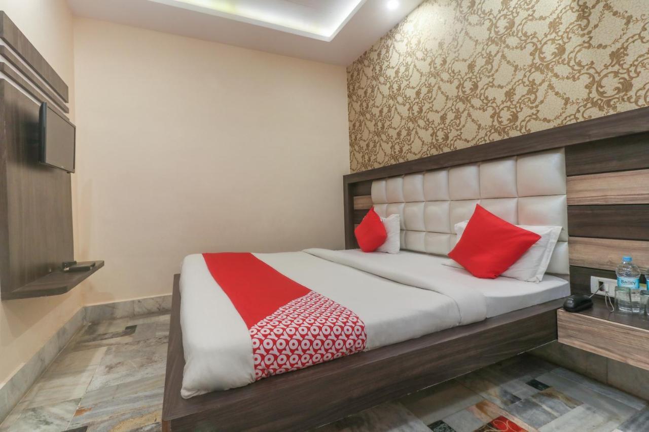 Oyo 60651 Hotel Arya Varanasi Exterior photo