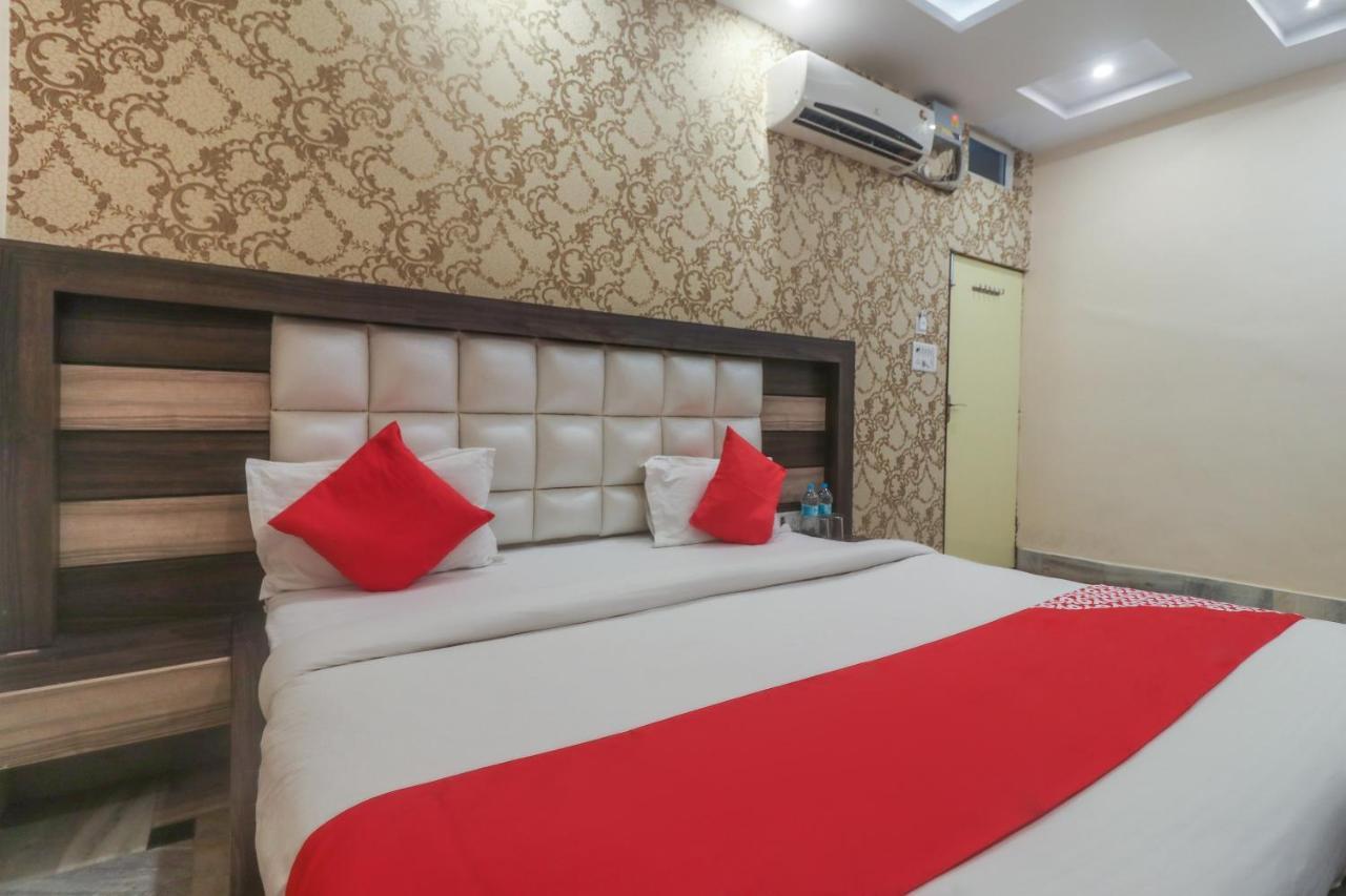 Oyo 60651 Hotel Arya Varanasi Exterior photo