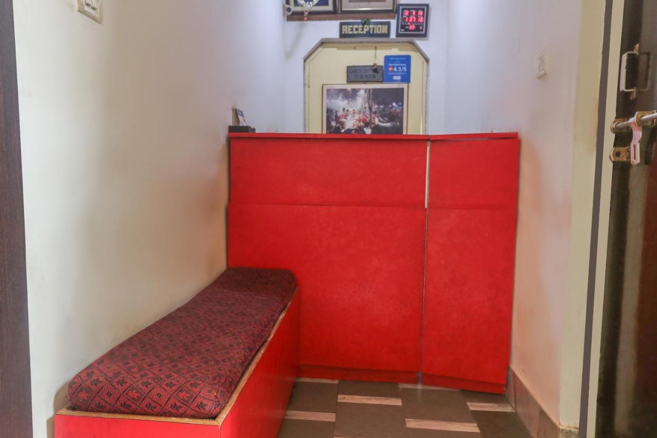 Oyo 60651 Hotel Arya Varanasi Exterior photo