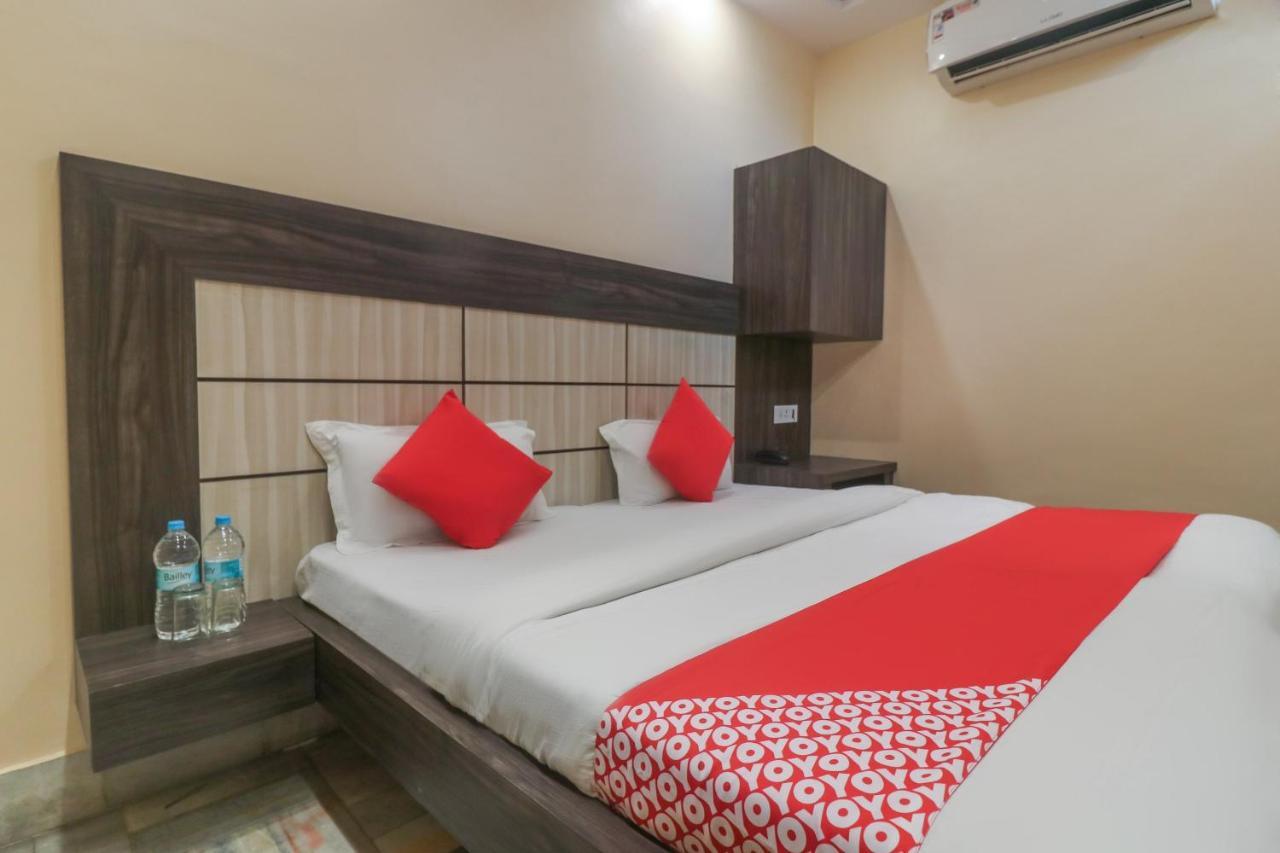 Oyo 60651 Hotel Arya Varanasi Exterior photo