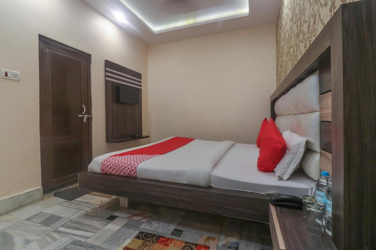 Oyo 60651 Hotel Arya Varanasi Exterior photo