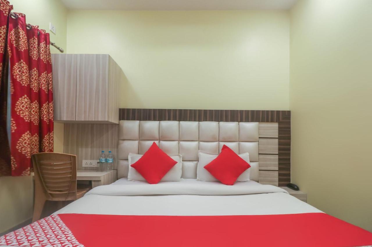Oyo 60651 Hotel Arya Varanasi Exterior photo